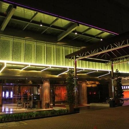 108 Hotel By Him Jakarta Luaran gambar