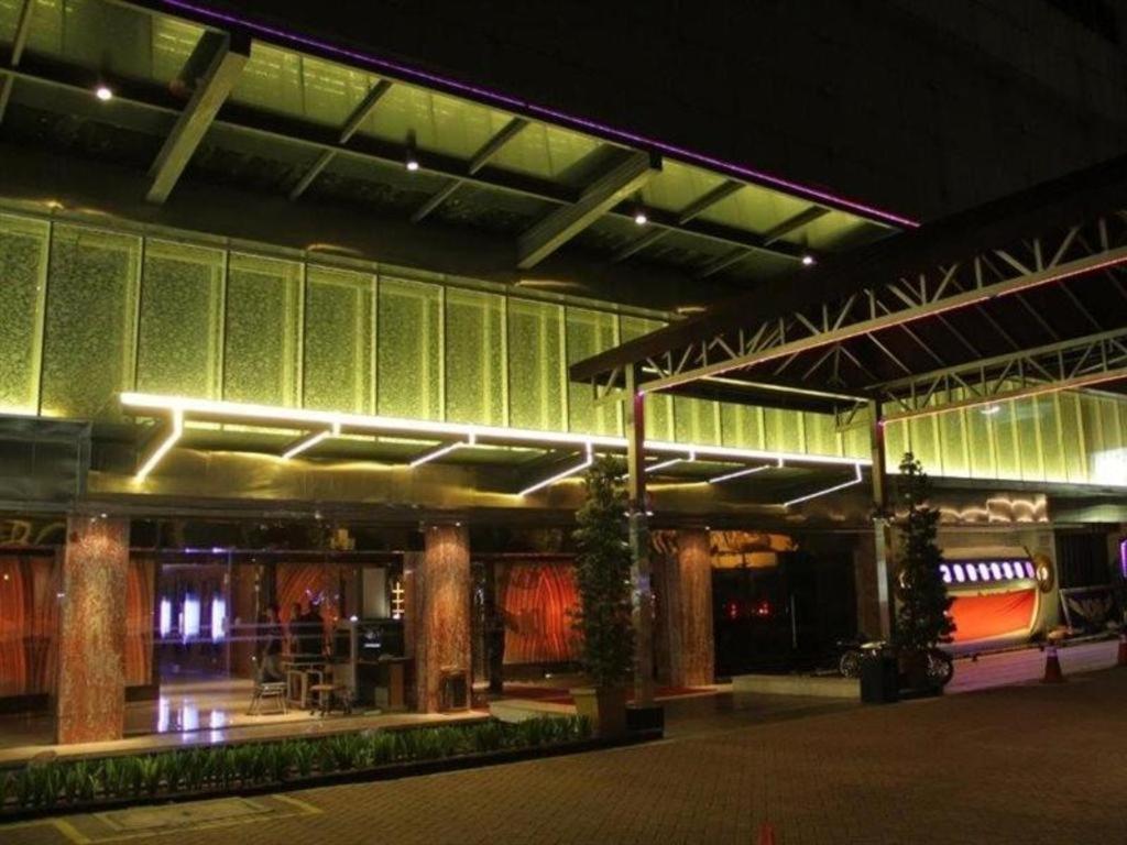108 Hotel By Him Jakarta Luaran gambar