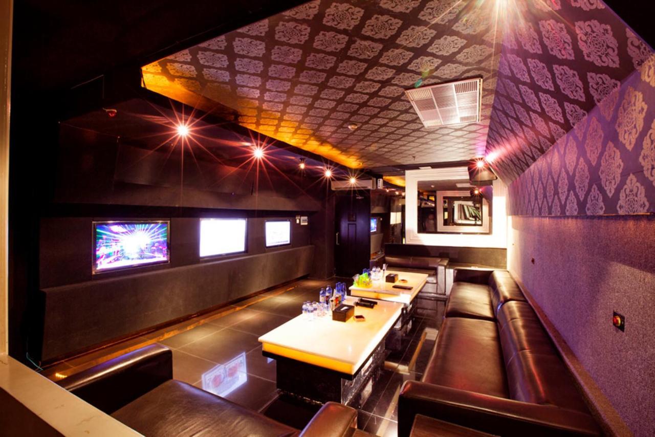 108 Hotel By Him Jakarta Luaran gambar