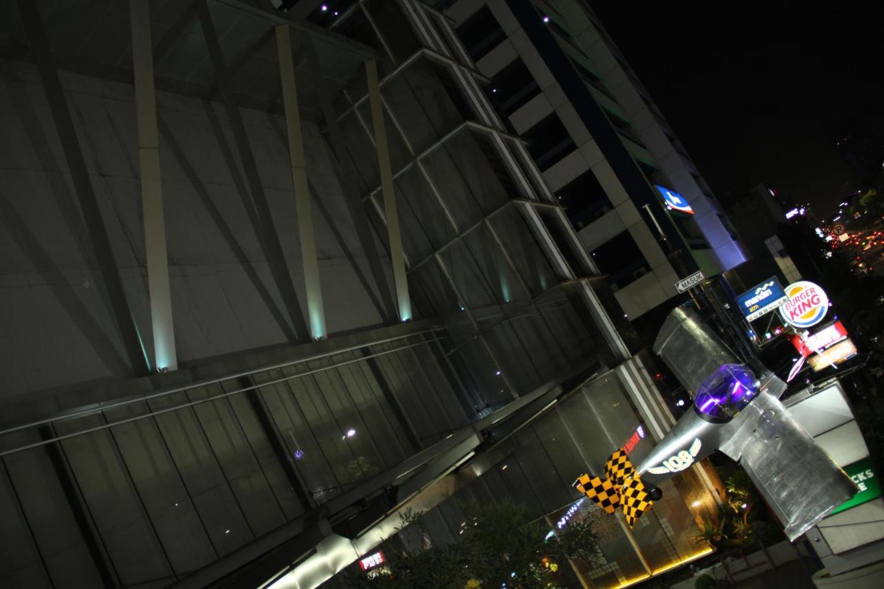 108 Hotel By Him Jakarta Luaran gambar